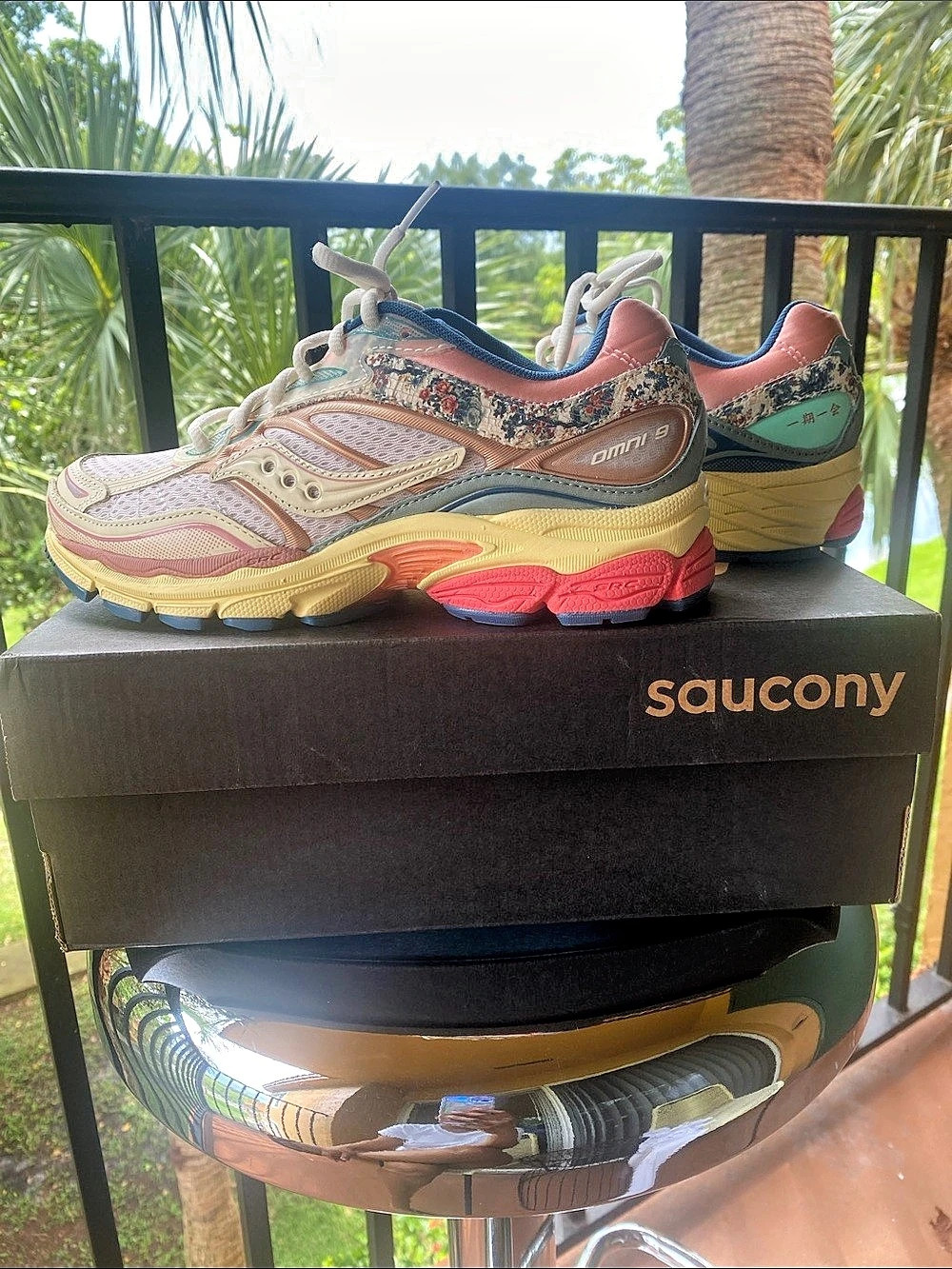 Saucony ProGrid Omni 9 Kissaten Paisley Sneakers Pink & Blue (WOMEN 7 and M 5.5)